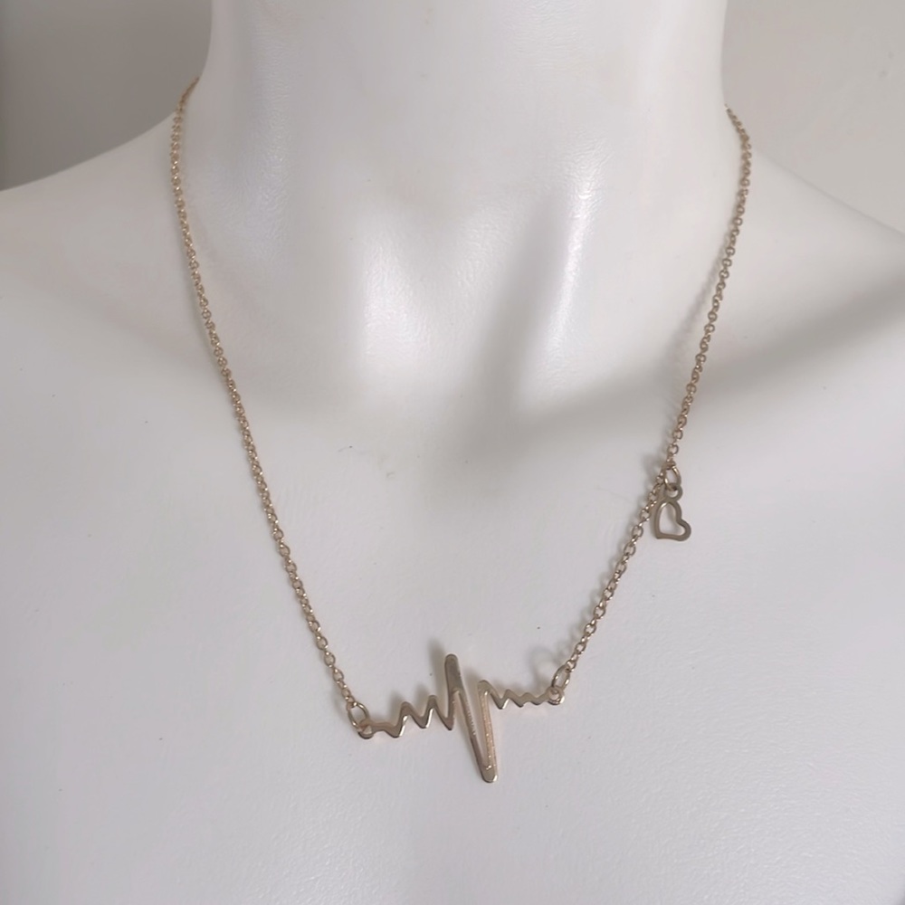 Necklace gold tone